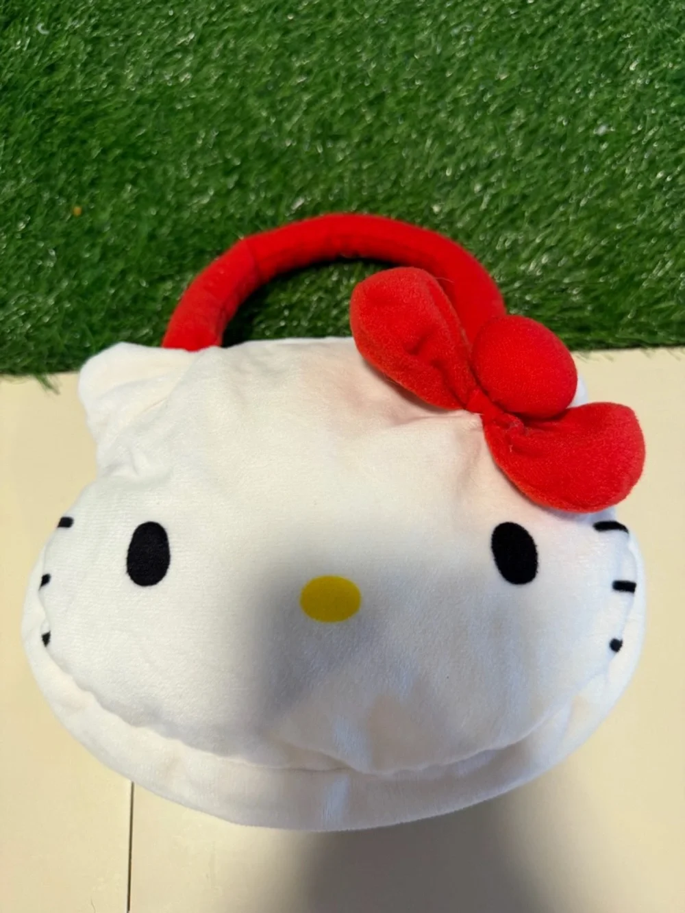 Hello Kitty White Plush Kids Bag with Red Bow and‎ Handle